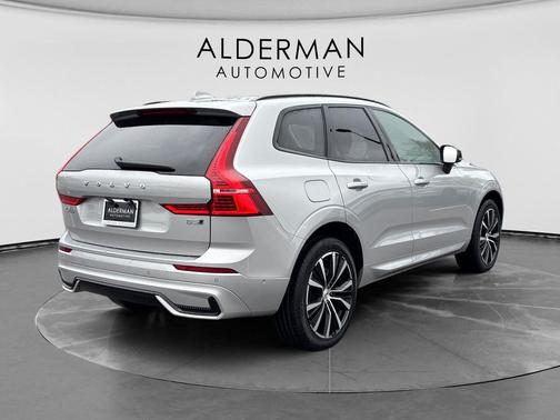 2025 Volvo XC60 B5 Plus