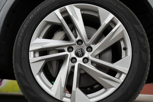 2021 Audi Q7 45 Premium Plus