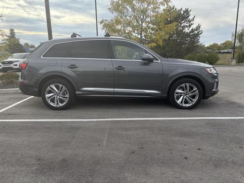 2021 Audi Q7 45 Premium Plus