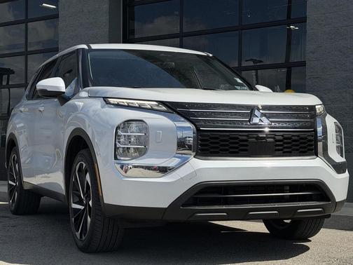 White Diamond 2022 Mitsubishi Outlander ES 2.5 S-AWC