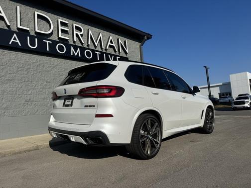 2020 BMW X5 M50i