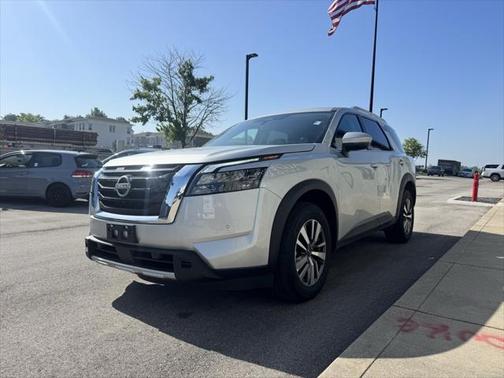 2025 Nissan Pathfinder SL 4WD