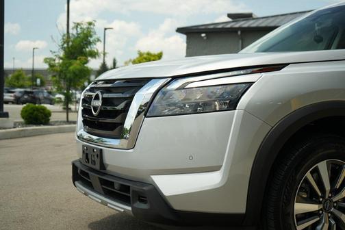 2025 Nissan Pathfinder SL 4WD