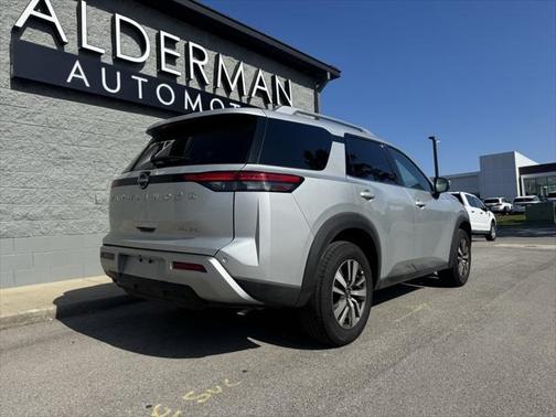 2025 Nissan Pathfinder SL 4WD