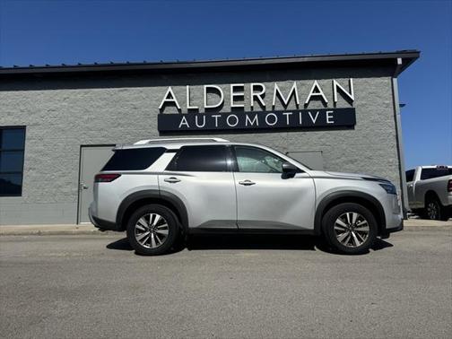 2025 Nissan Pathfinder SL 4WD