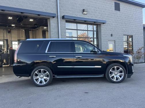 2016 Cadillac Escalade Luxury