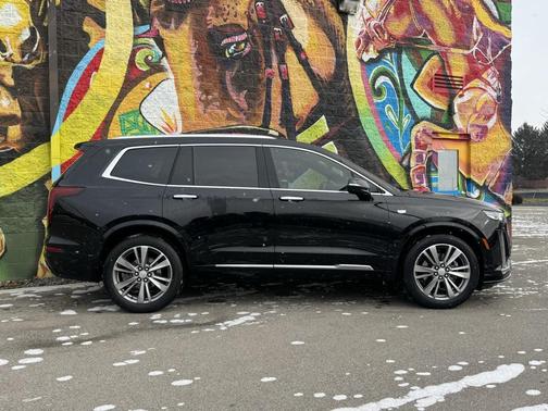 2022 Cadillac XT6 Premium Luxury FWD