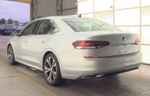 Reflex Silver Metallic 2021 Volkswagen Passat 2.0T SE