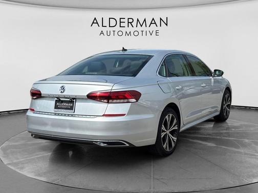 Reflex Silver Metallic 2021 Volkswagen Passat 2.0T SE