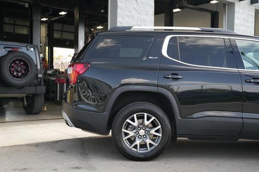 2023 GMC Acadia AWD SLT