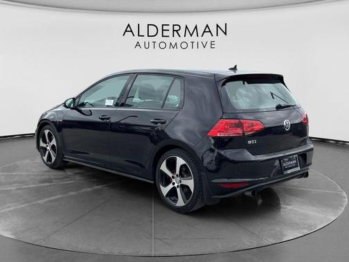 2016 Volkswagen Golf GTI 2.0T SE 4-Door