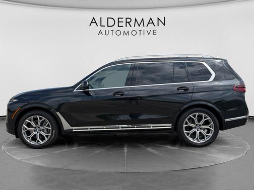 Black Sapphire Metallic 2023 BMW X7 xDrive40i