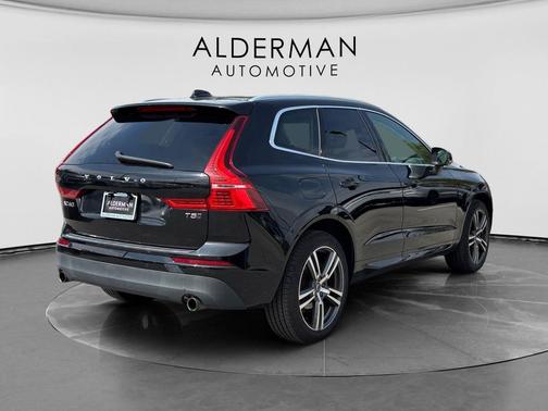 Onyx Black Metallic 2018 Volvo XC60 T5 Momentum