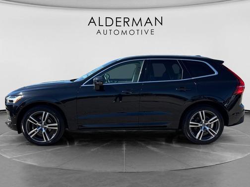 Onyx Black Metallic 2018 Volvo XC60 T5 Momentum