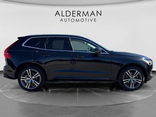 Onyx Black Metallic 2018 Volvo XC60 T5 Momentum