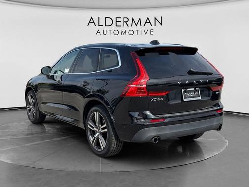 Onyx Black Metallic 2018 Volvo XC60 T5 Momentum