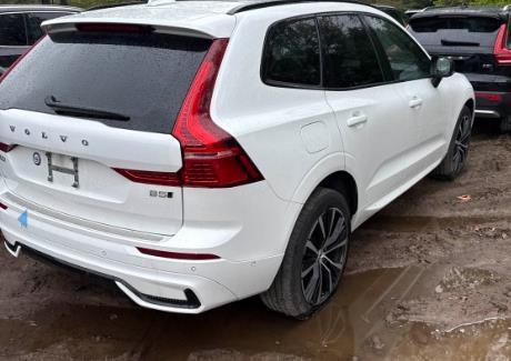 Crystal White Metallic 2024 Volvo XC60 B5 Plus Dark Theme
