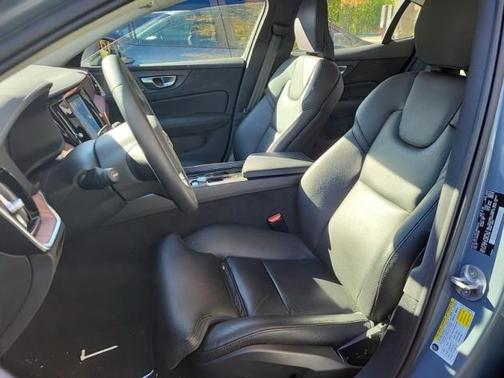 2023 Volvo S60 B5 Ultimate Bright Theme