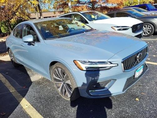 2023 Volvo S60 B5 Ultimate Bright Theme