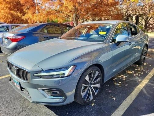 2023 Volvo S60 B5 Ultimate Bright Theme