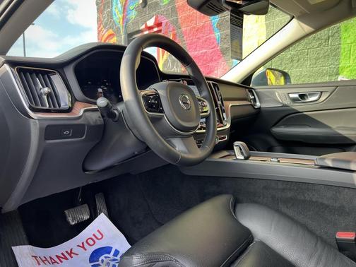 2023 Volvo S60 B5 Ultimate Bright Theme