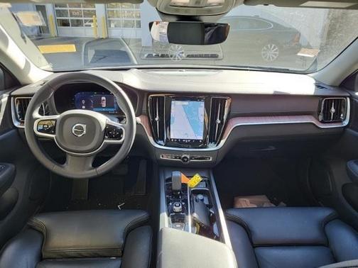 2023 Volvo S60 B5 Ultimate Bright Theme