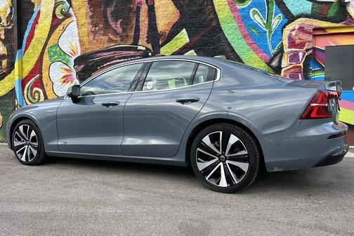 2023 Volvo S60 B5 Ultimate Bright Theme