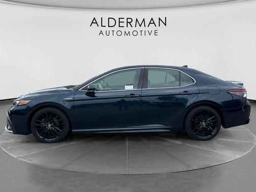 Galactic Aqua Mica 2021 Toyota Camry XSE
