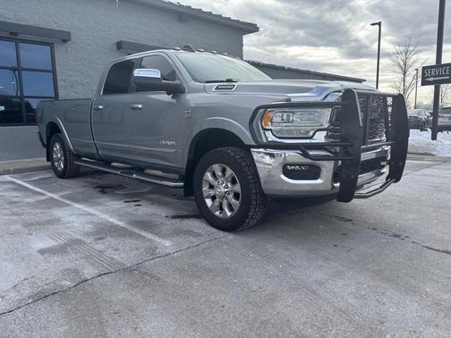 2022 RAM 3500 Limited Crew Cab 4x4 8' Box