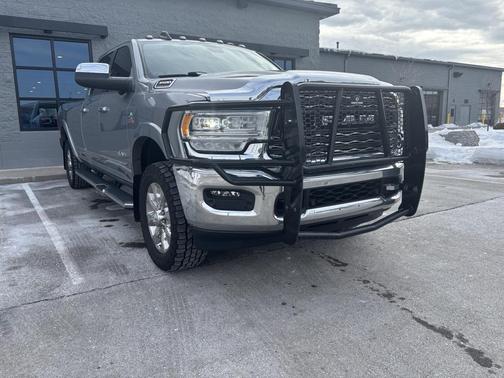 2022 RAM 3500 Limited Crew Cab 4x4 8' Box