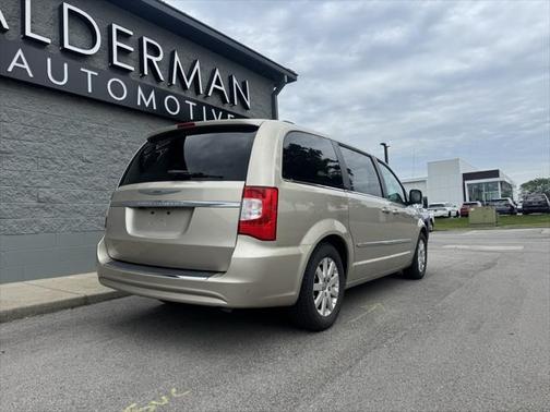 2014 Chrysler Town & Country Touring