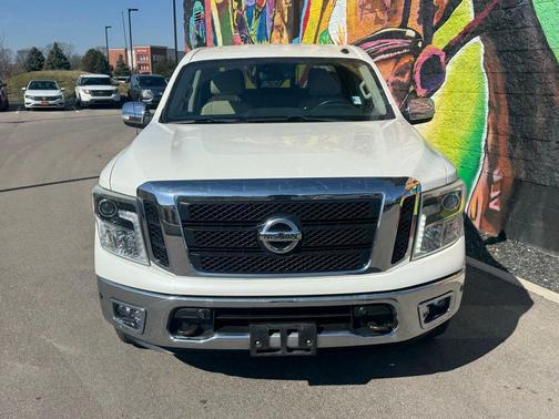 2017 Nissan Titan SL