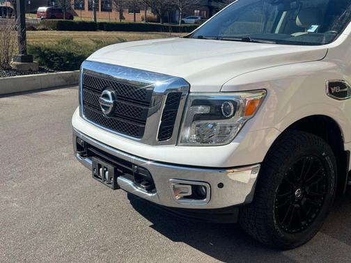 2017 Nissan Titan SL