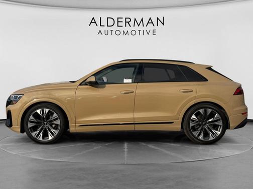 Sakhir Gold Metallic 2025 Audi Q8 55 Prestige