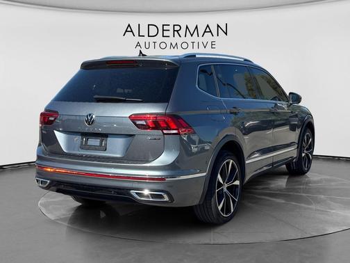 Platinum Gray Metallic 2022 Volkswagen Tiguan 2.0T SEL R-Line 4MOTION