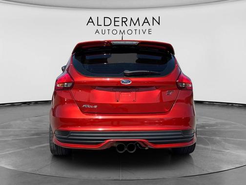 Hot Pepper Red Metallic Clearcoat 2018 Ford Focus ST