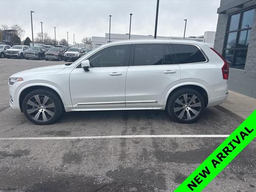 2024 Volvo XC90 B6 Plus Bright Theme 6-Seater