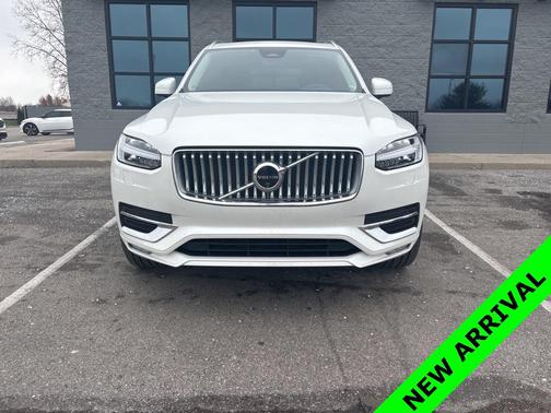 2024 Volvo XC90 B6 Plus Bright Theme 6-Seater