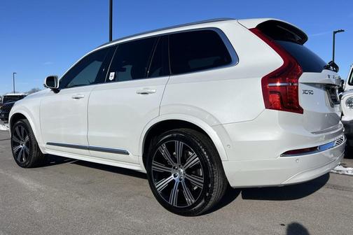 2024 Volvo XC90 B6 Plus Bright Theme 6-Seater