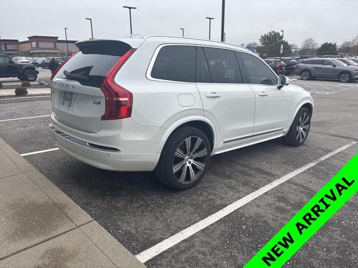 2024 Volvo XC90 B6 Plus Bright Theme 6-Seater