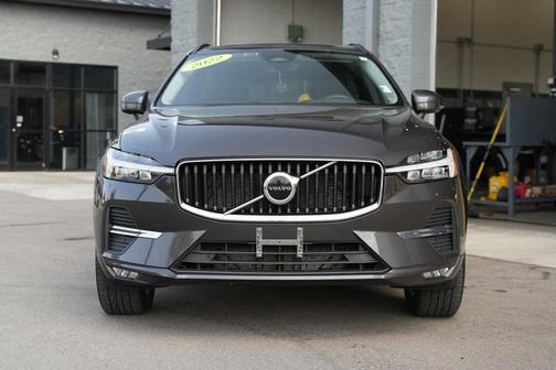 2022 Volvo XC60 B5 Momentum