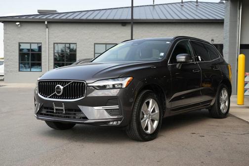 2022 Volvo XC60 B5 Momentum