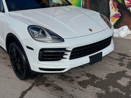 WHITE 2019 Porsche Cayenne Cayenne