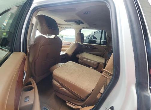 Crystal White Tricoat 2016 Cadillac Escalade Platinum