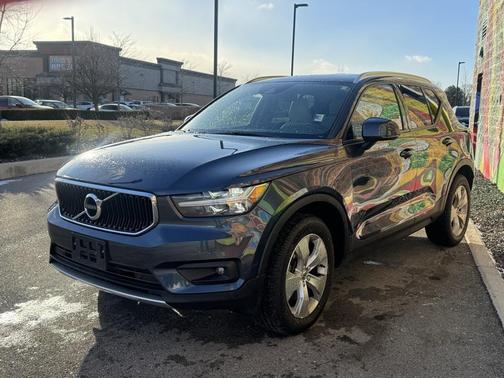 2021 Volvo XC40 T5 Momentum