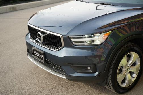2021 Volvo XC40 T5 Momentum
