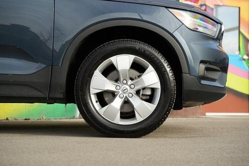 2021 Volvo XC40 T5 Momentum