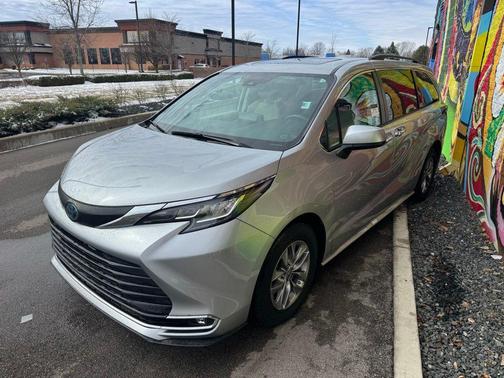 2022 Toyota Sienna XLE