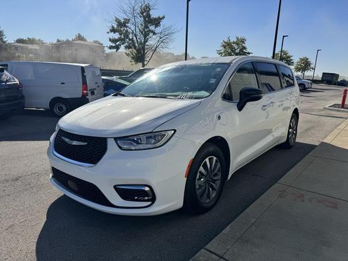 2024 Chrysler Pacifica Hybrid Select