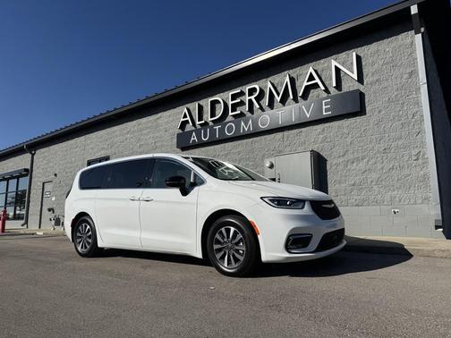 2024 Chrysler Pacifica Hybrid Select